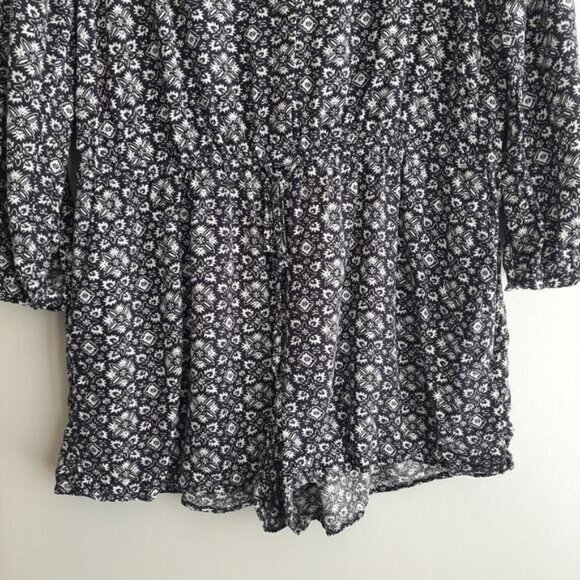 GAP Long Sleeve Shorts Romper Blue Floral Pattern Blue & White Sz L - Picture 4 of 14